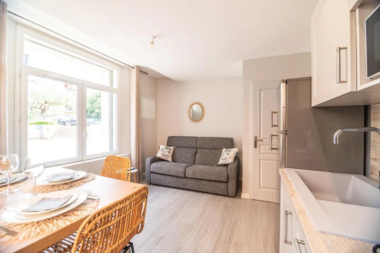 Au Coin Des Vins Apartment Tulette